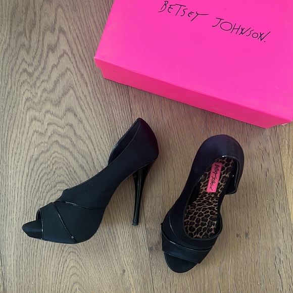 Betsey Johnson Shoes - Betsey Johnson Women's Whitney 8 Worn Twice